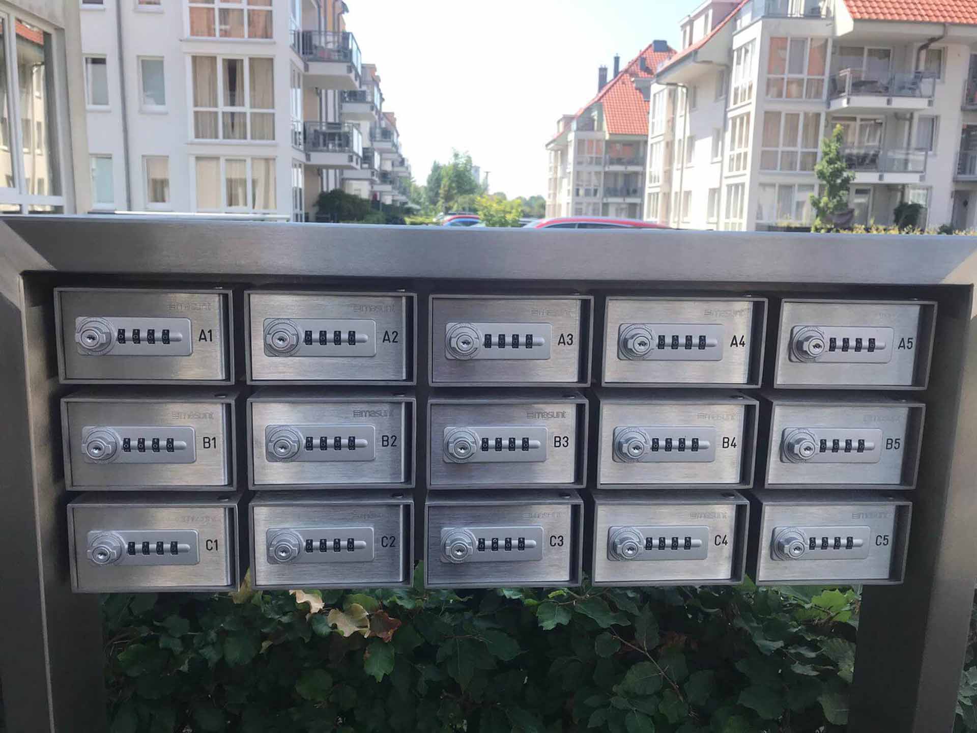 Nah-Frontansicht masunt key deposit box wall for standalone outdoor installation I Individual deposit box placement (AISI 316)