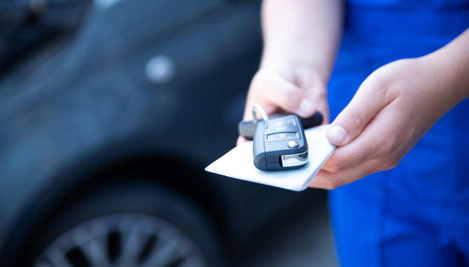 depositing-keys-securely-at-a-garage